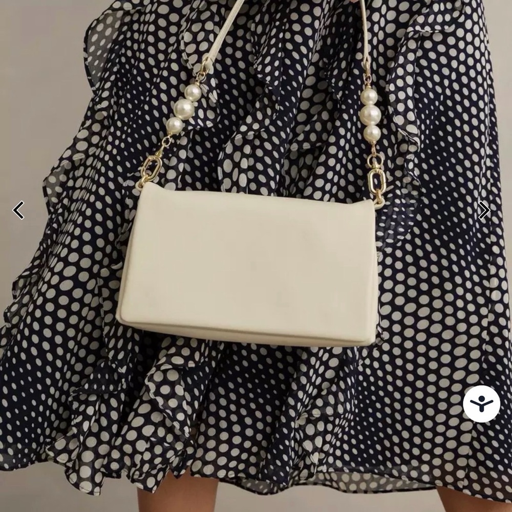 Jas Pearl Clutch with Pearl detail - Picture 2 of 10
